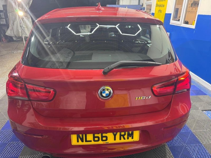 BMW 1 SERIES