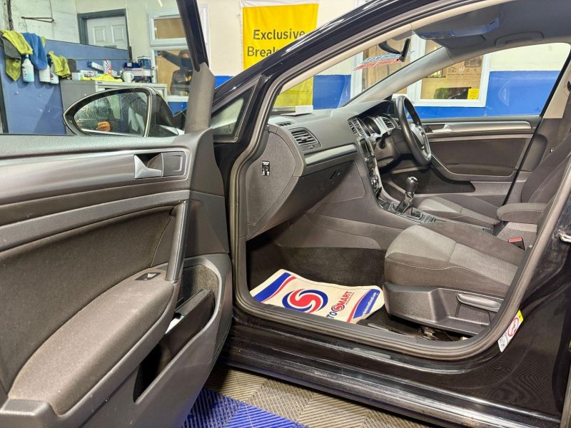 VOLKSWAGEN GOLF