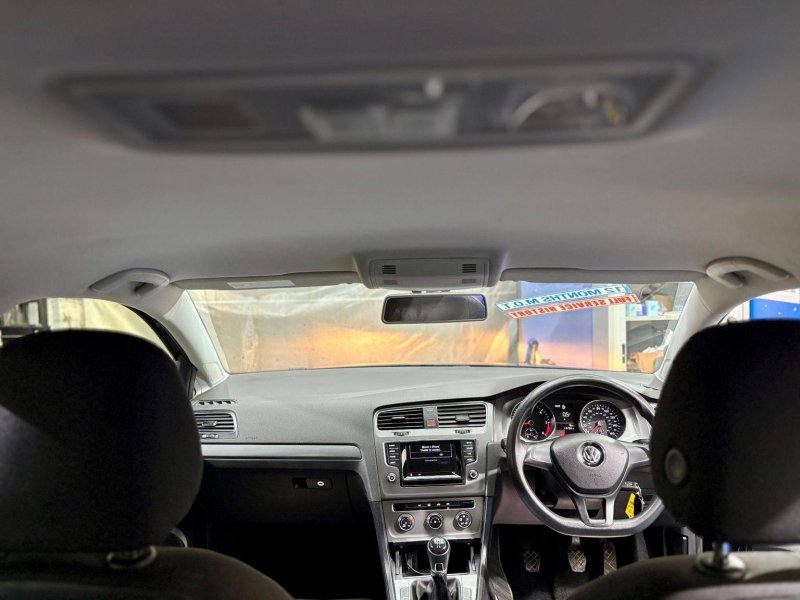 VOLKSWAGEN GOLF