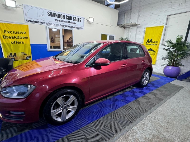 VOLKSWAGEN GOLF