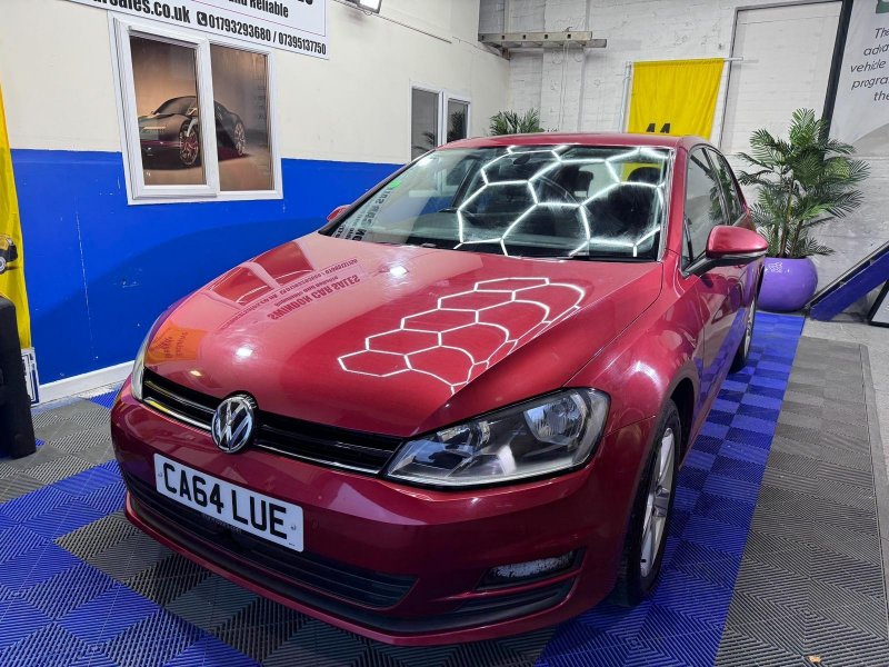 VOLKSWAGEN GOLF